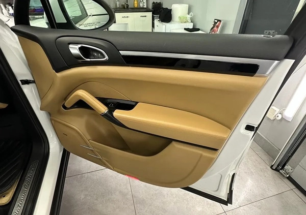 Porsche Cayenne cena 105500 przebieg: 188100, rok produkcji 2014 z Białystok małe 497